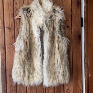BB Dakota Faux Fur Vest XS